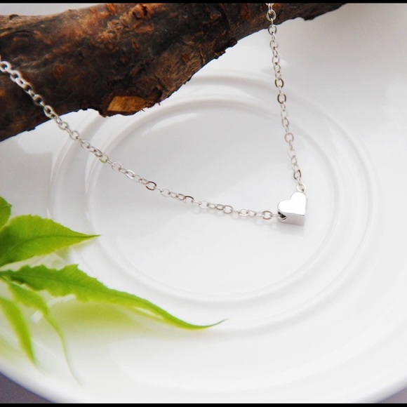 Silver Dainty Heart Necklace - Picture 4 of 7